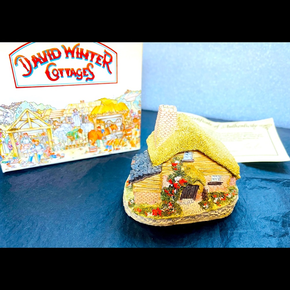 5 David Winter Cottage Collection